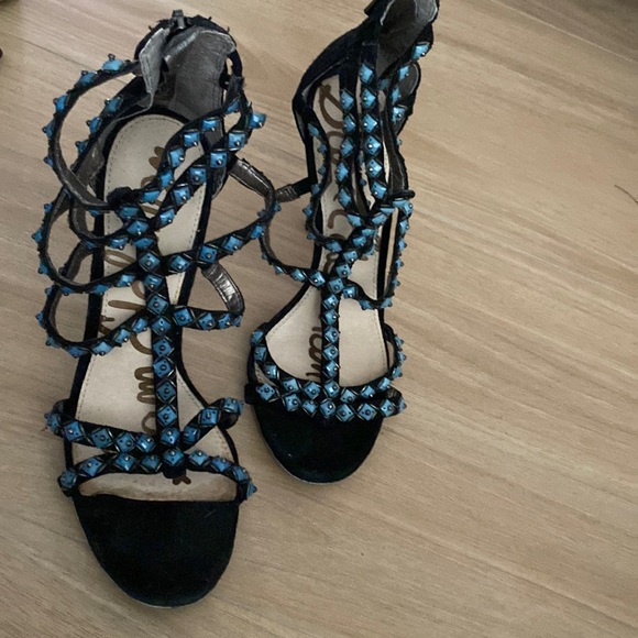 Black suede sandal with turquoise accents - Picture 1 of 2